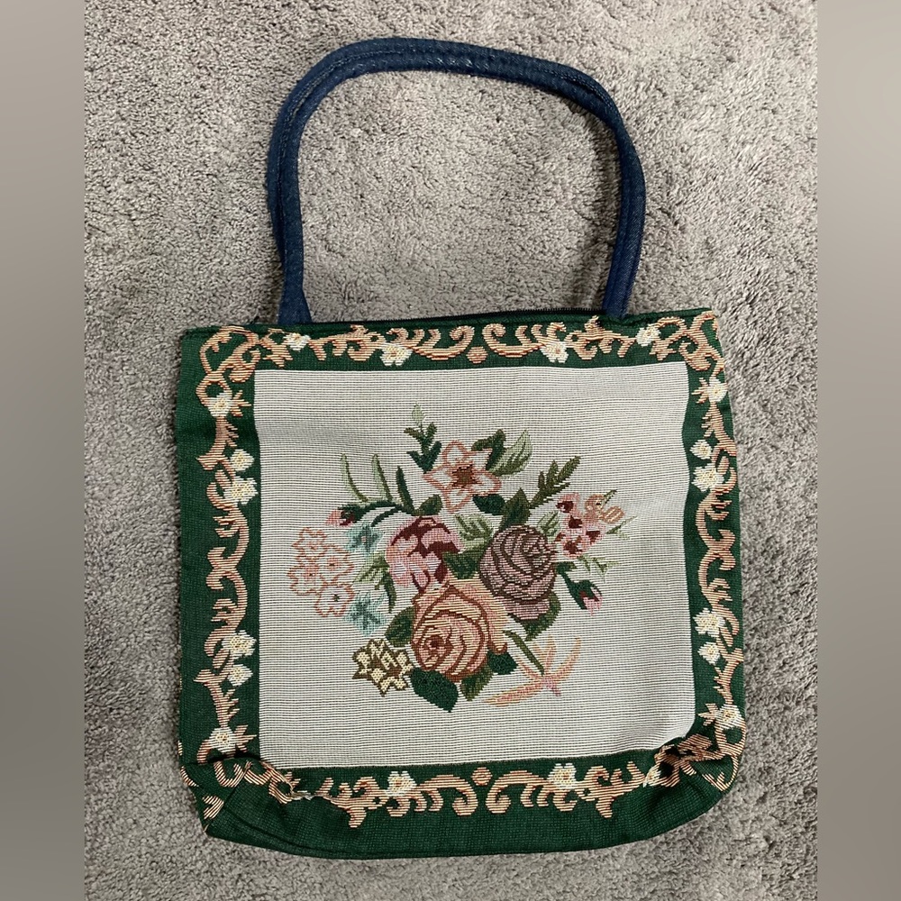 Embroidered-look cloth bag in wonderful condition and very clean!